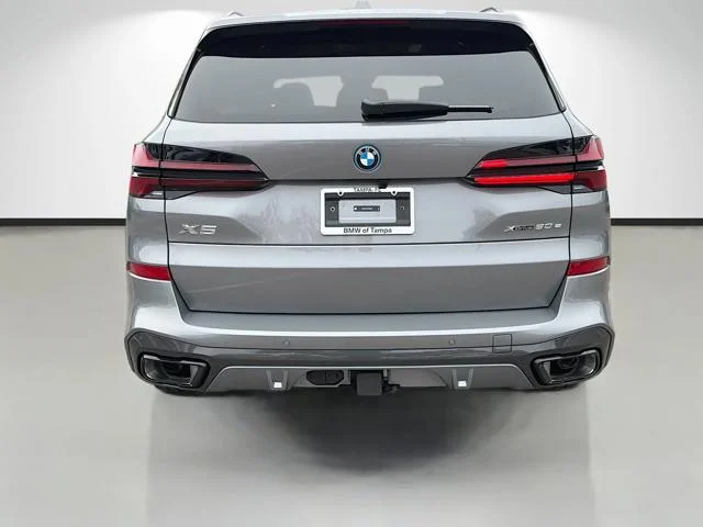 New 2026 Skyscraper Grey Metallic BMW xDrive50e image 4