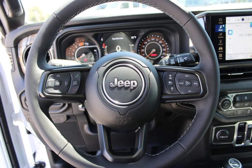 New 2026 Bright White Clear-Coat Exterior Paint Jeep 85th Anniversary Edition image 26