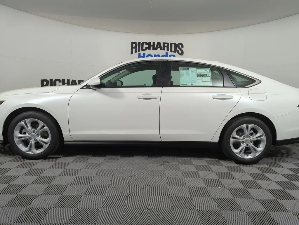 New 2026 Platinum White Pearl Honda LX image 2