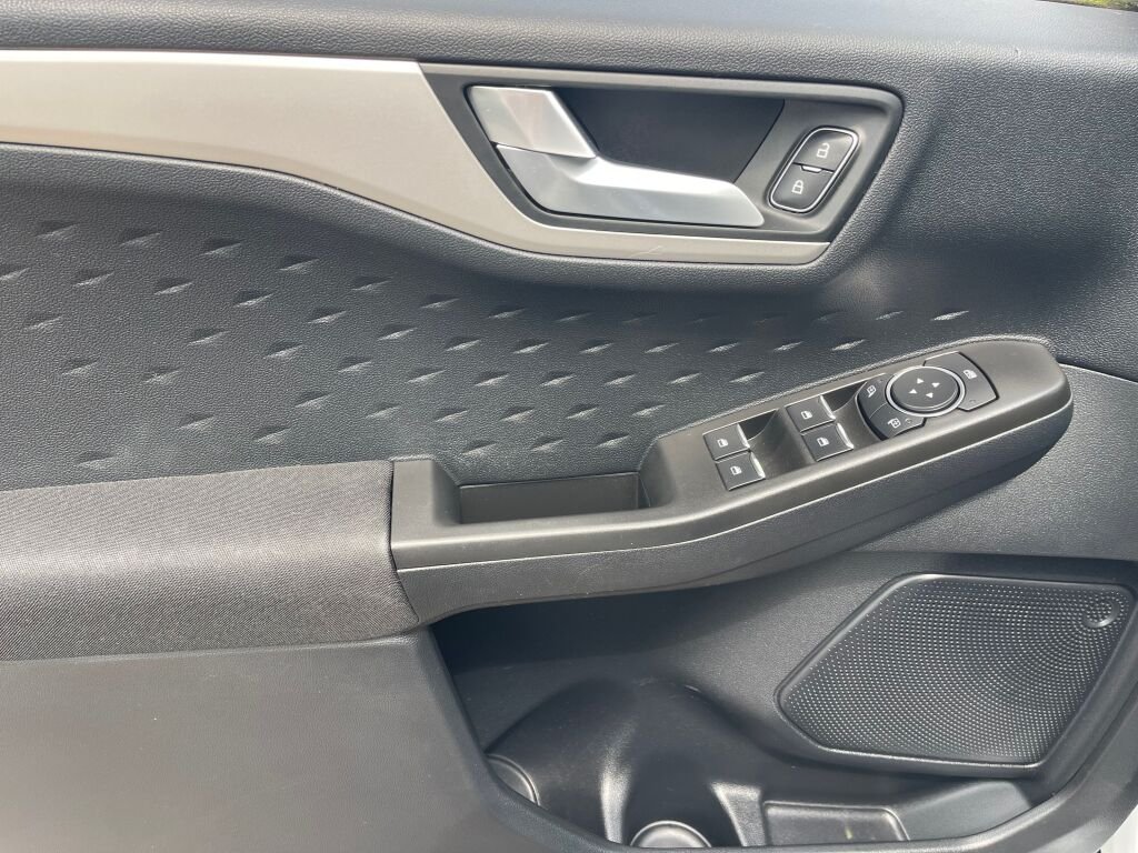 Used 2020 Oxford White Ford SE image 8