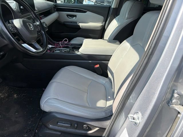 Certified Used 2024 Lunar Silver Metallic Honda AWD EX-L image 39