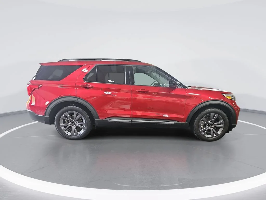 Used 2022 Red Ford XLT image 2