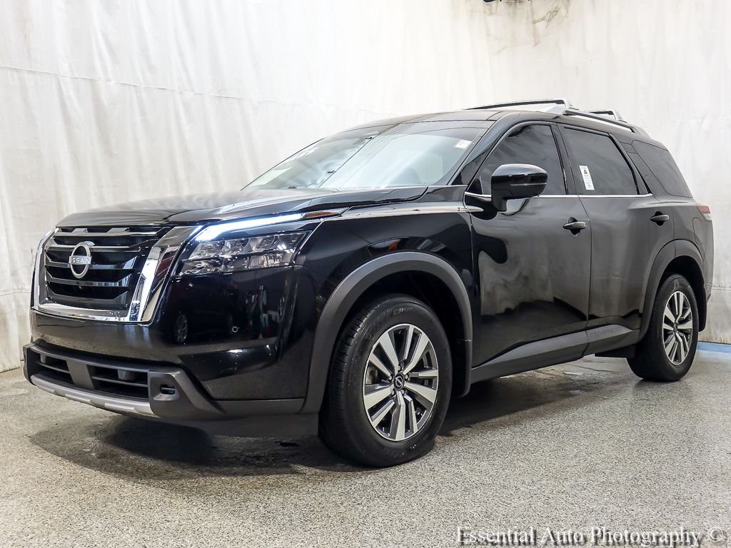 Certified Used 2025 Super Black Nissan SL image 2