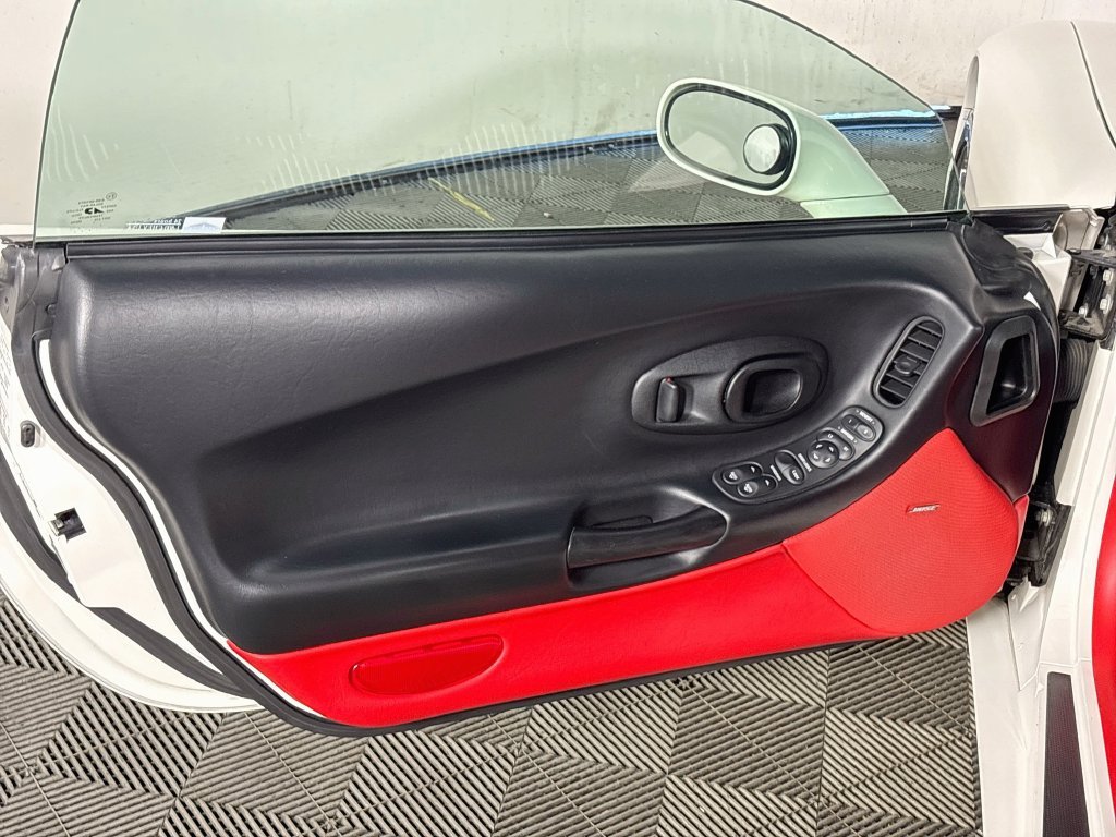 Used 2003 White Chevrolet Base image 10