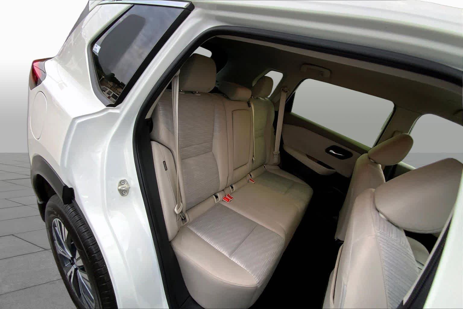 Used 2023 Pearl White Tricoat Nissan SV image 17