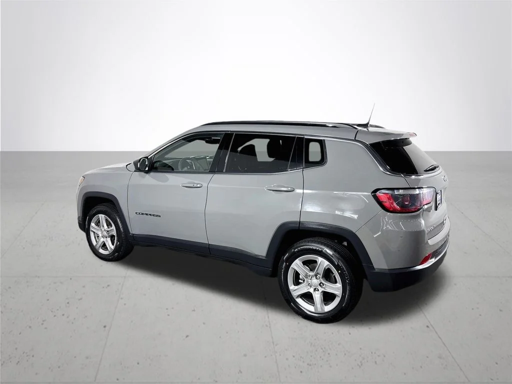 Used 2023 Gray Jeep Latitude image 8