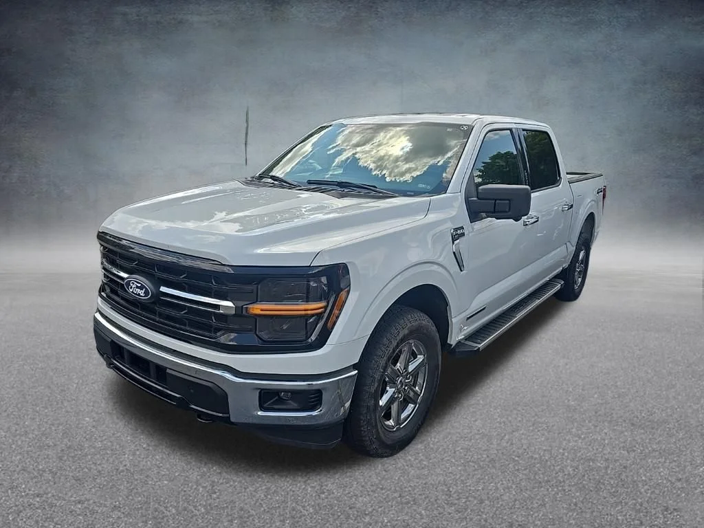 Used 2024 White Ford XLT image 4