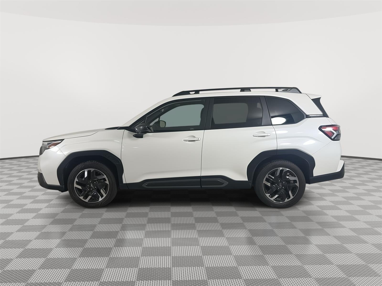 Certified Used 2025 Crystal White Pearl Subaru Limited image 4