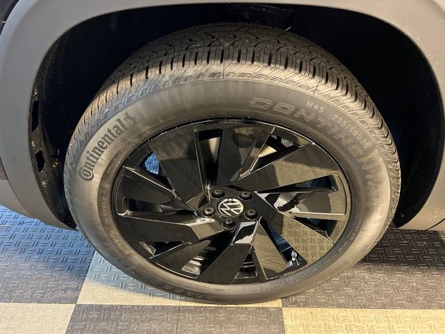 New 2026 Black Volkswagen 2.0T SE w/Technology image 9
