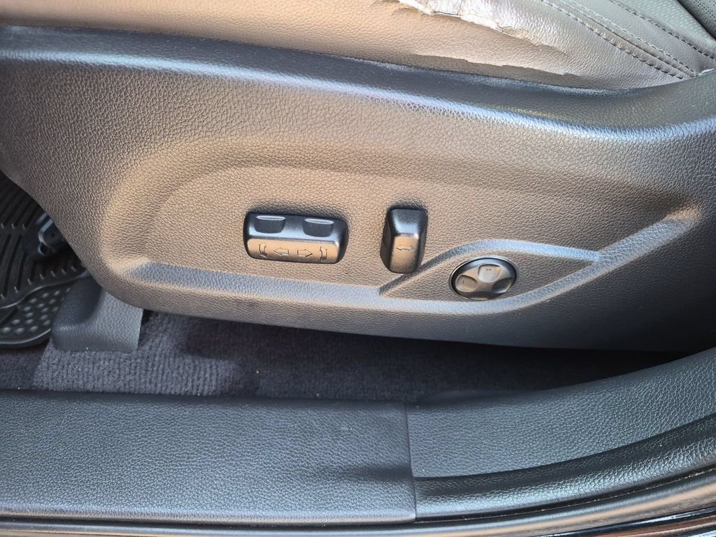 Used 2014 Black Hyundai Base image 12
