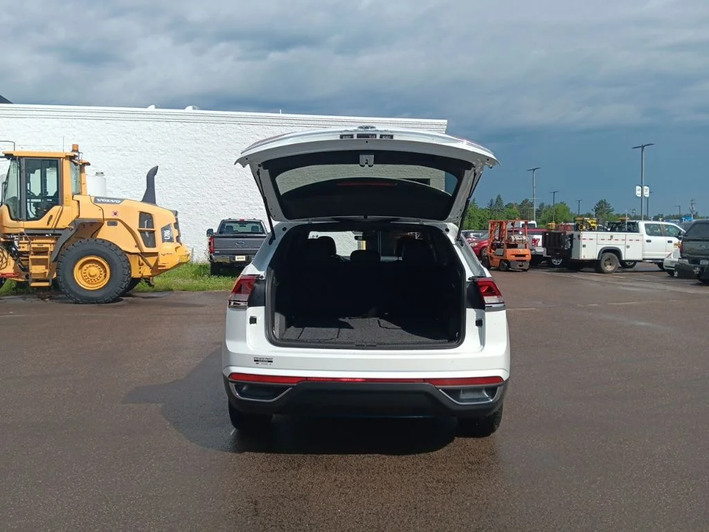 Used 2022 Pure White Volkswagen 2.0T SE image 33