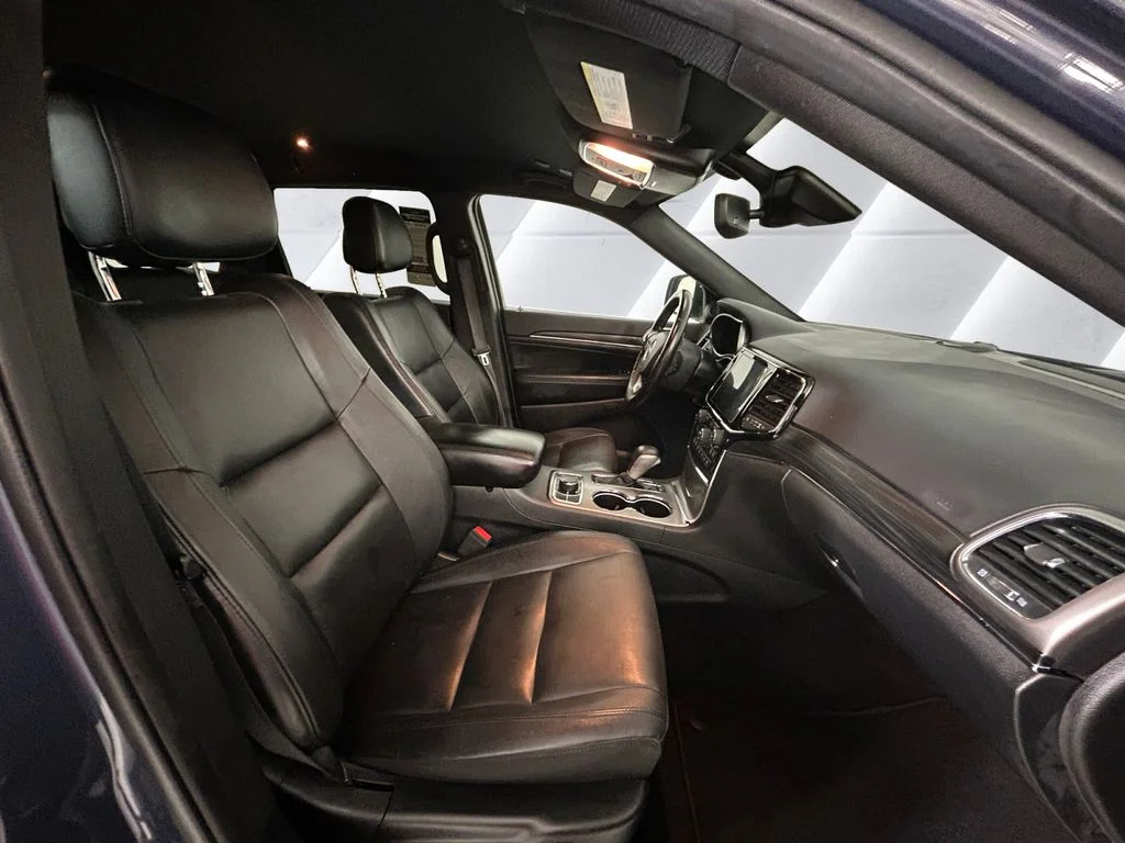 Used 2019 Blue Jeep Limited image 13