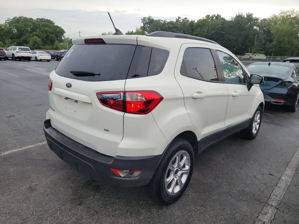 Used 2021 White Ford SE image 2