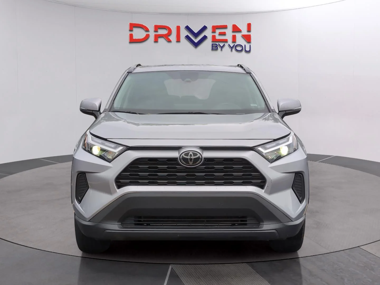 Used 2024 Silver Sky Metallic Toyota XLE image 8
