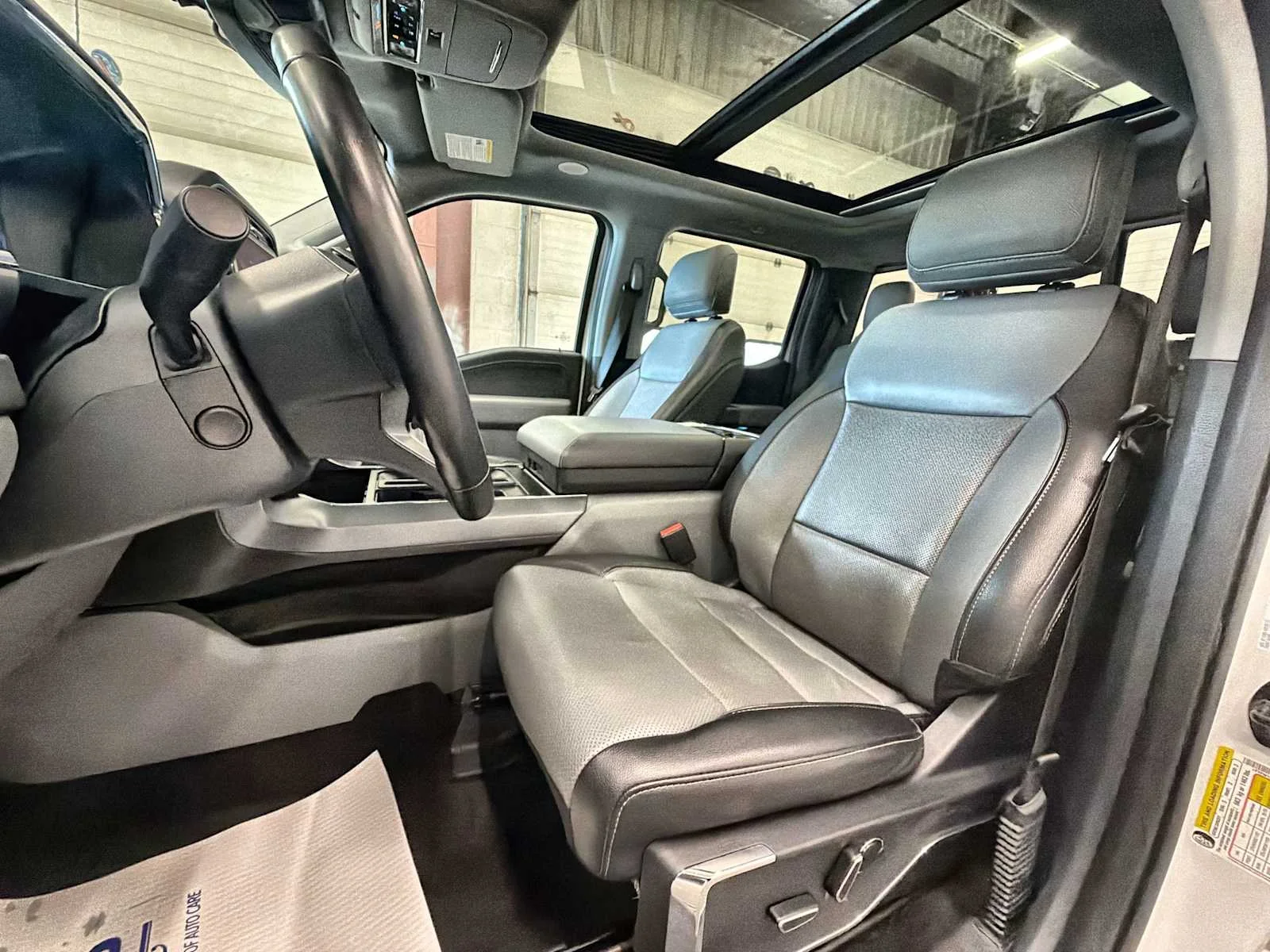 Used 2023 Oxford White Ford LARIAT image 13