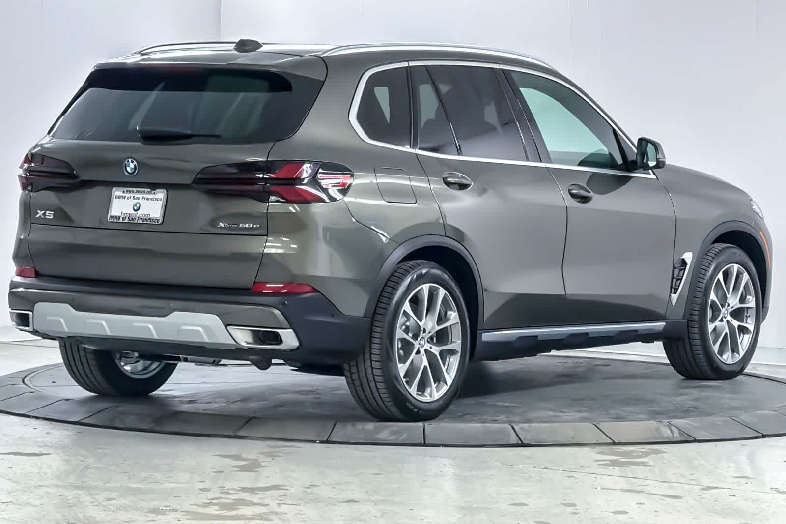 New 2026 Manhattan Green Metallic BMW xDrive50e image 2