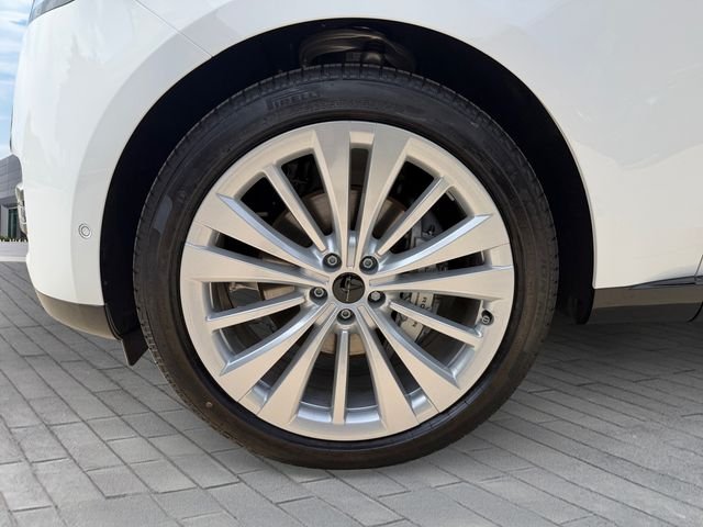 New 2026 Fuji White Land Rover SE image 9