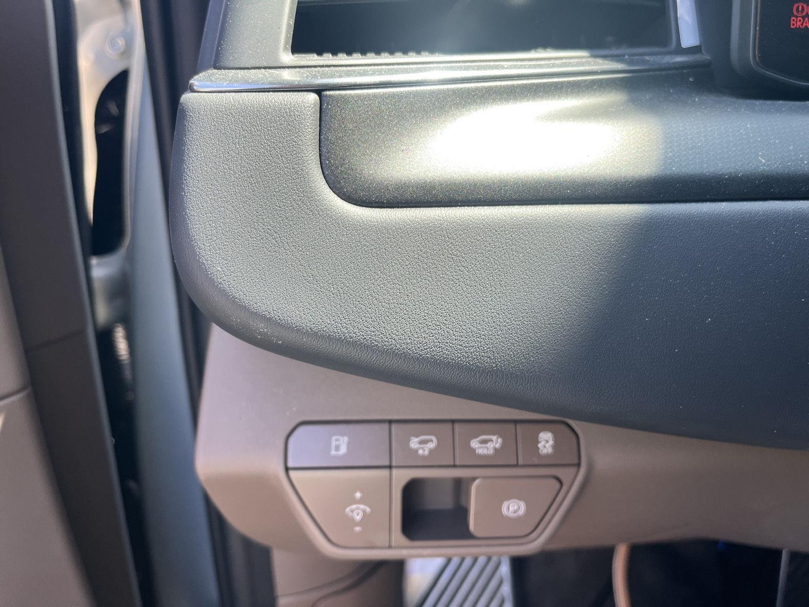 Used 2024 Ivory Silver Gloss Kia GT-Line image 25