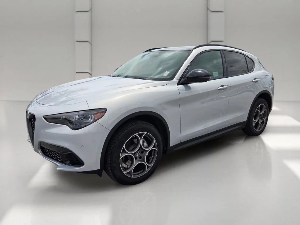 New 2025 Moonlight Gray Metallic Alfa Romeo Base image 4