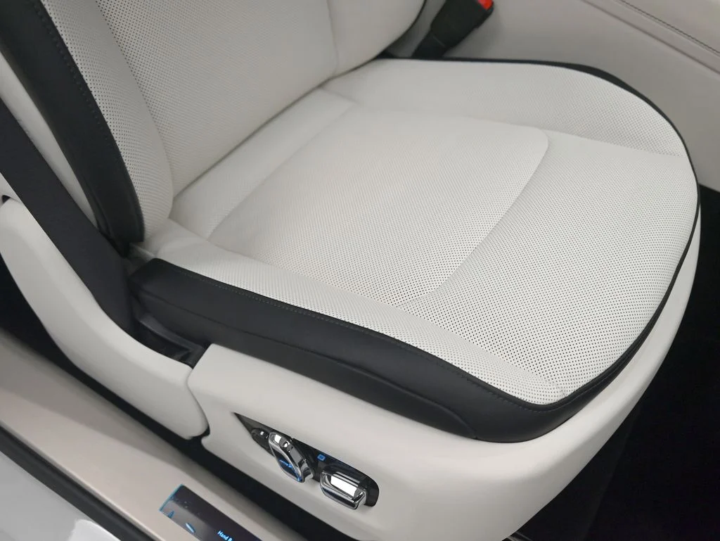 Certified Used 2025 Arctic White Rolls-Royce  image 15