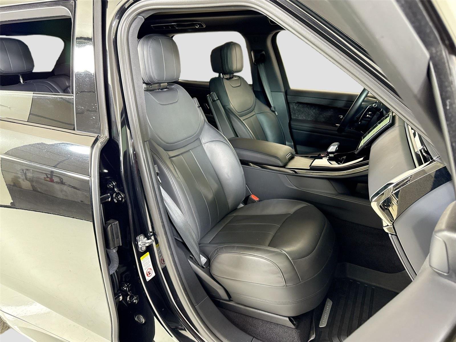 Used 2024 Santorini Black Metallic Land Rover Dynamic SE | One Owner image 30
