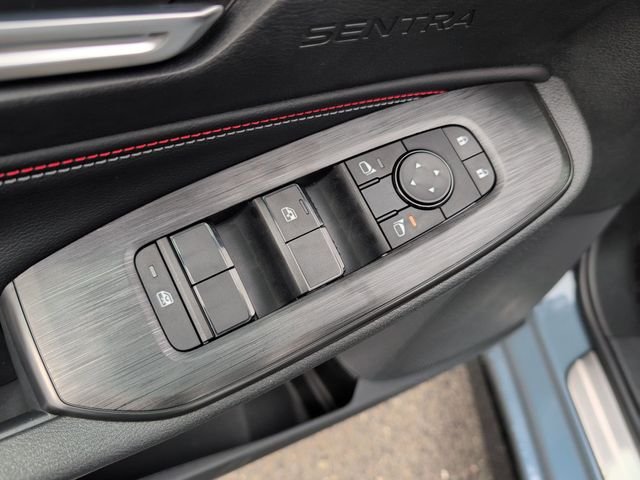 New 2026 Atlantic Gray Metallic / Super Black Two-tone Nissan SR image 10