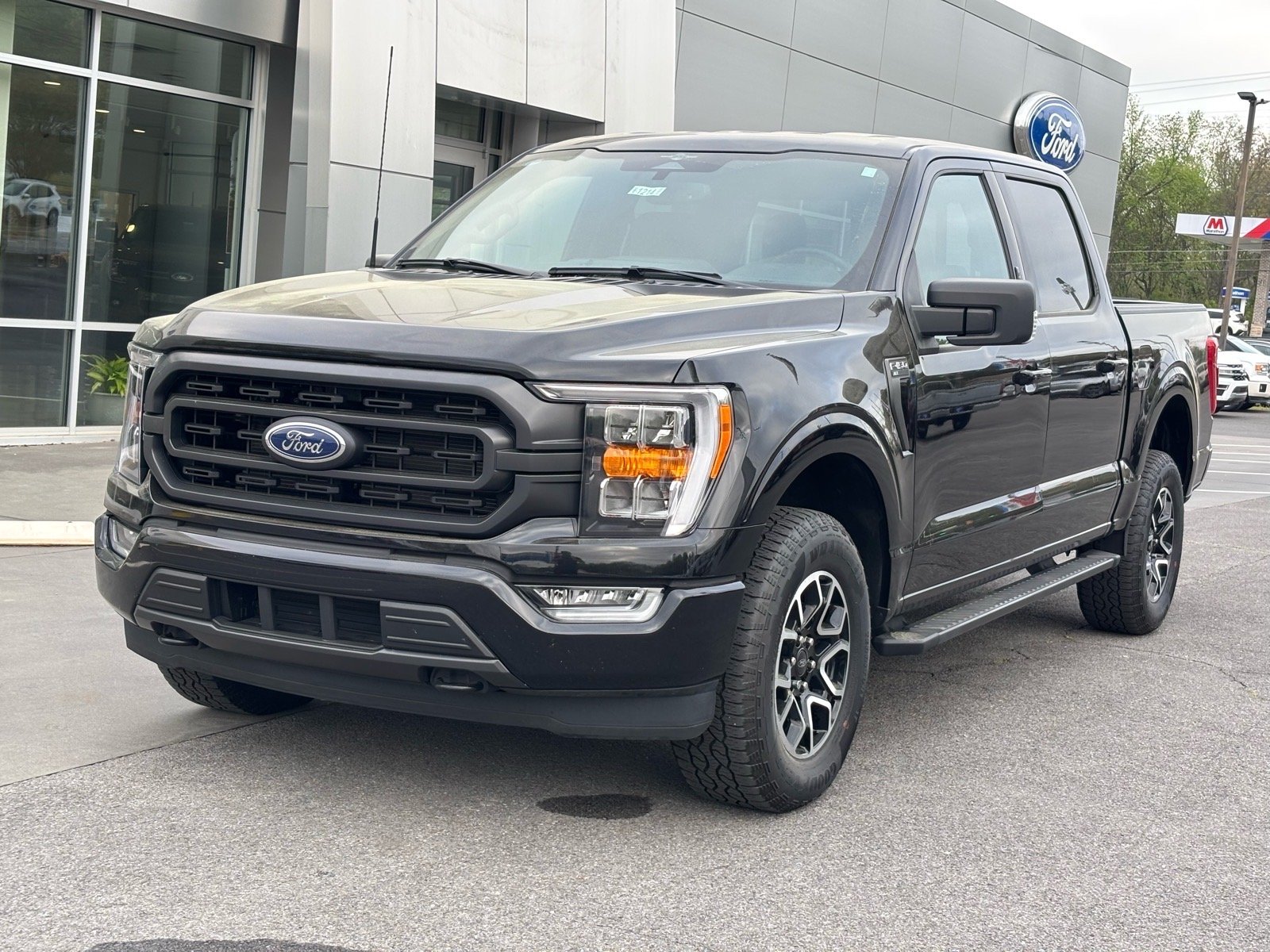 Used 2023 Black Ford XLT image 2