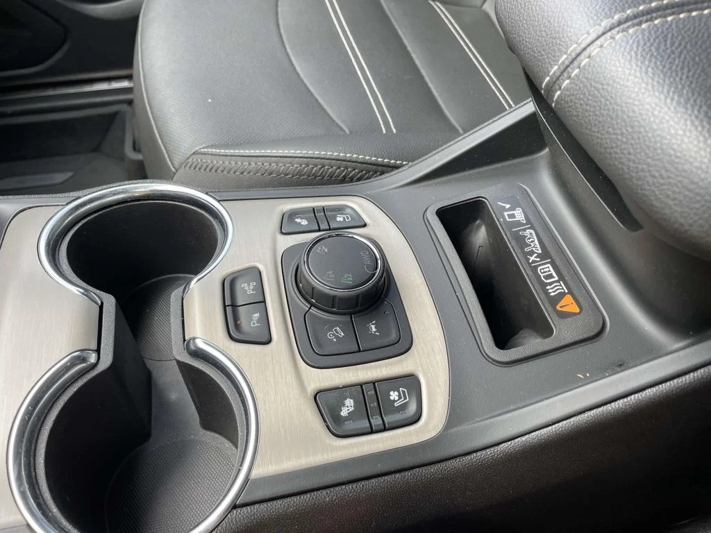 Used 2023 Summit White GMC Denali image 25