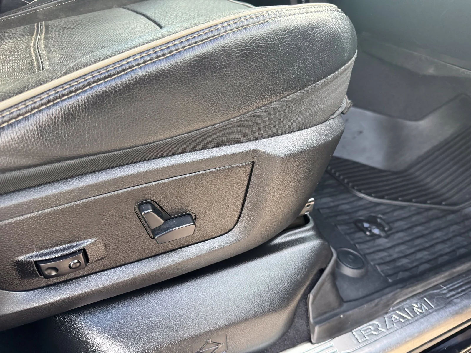 Used 2020 Black Ram Laramie image 40