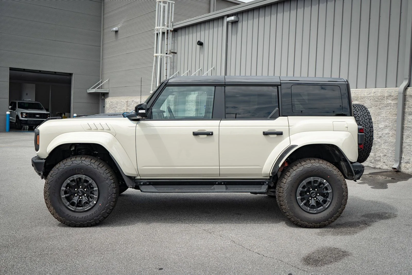 Used 2025 Desert Sand Ford Raptor image 15