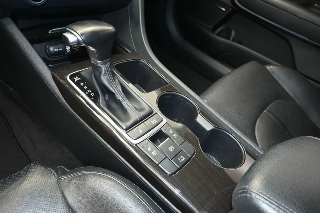Used 2019 White Kia EX image 27