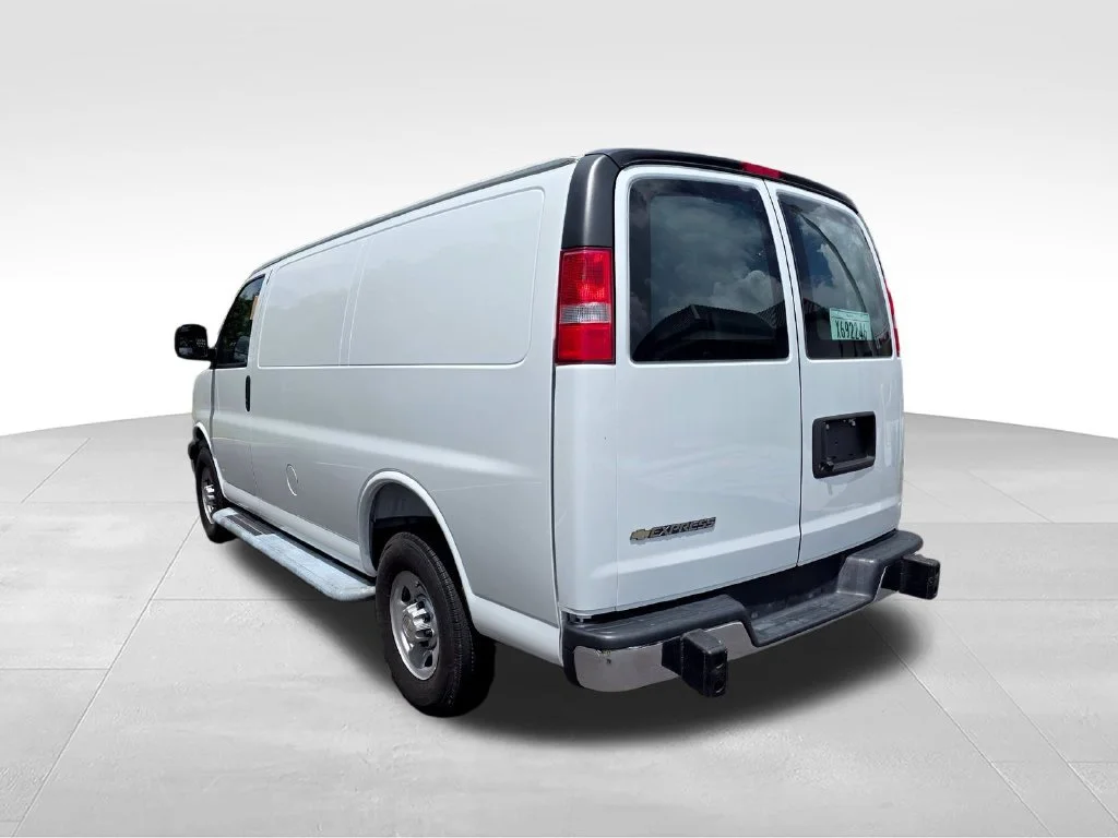 Used 2025 Summit White Chevrolet WT image 6