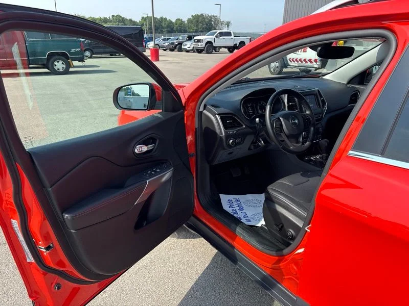 Used 2021 Orange Jeep Latitude Lux image 18