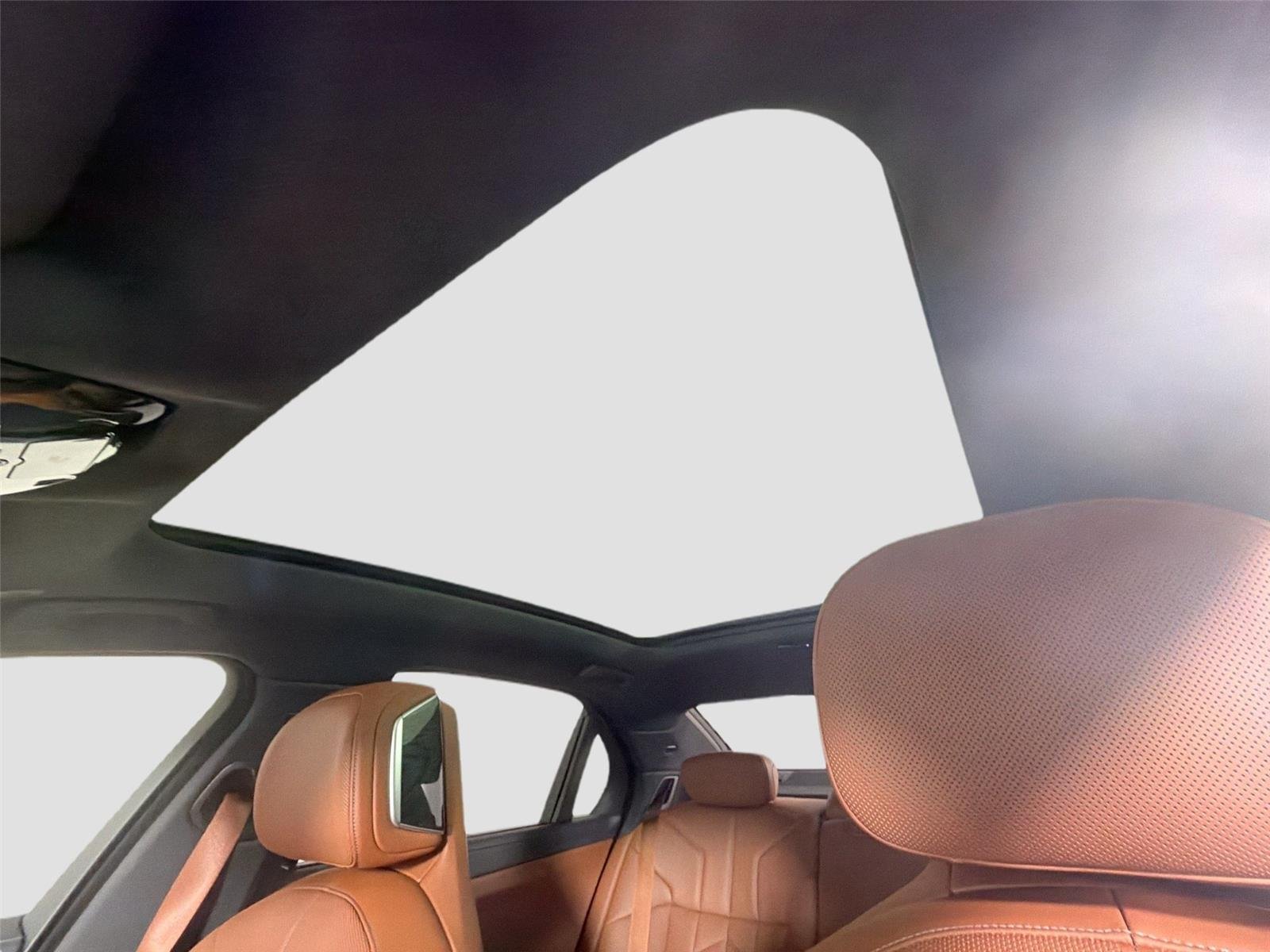 New 2026 Mineral White Metallic BMW 740i image 19