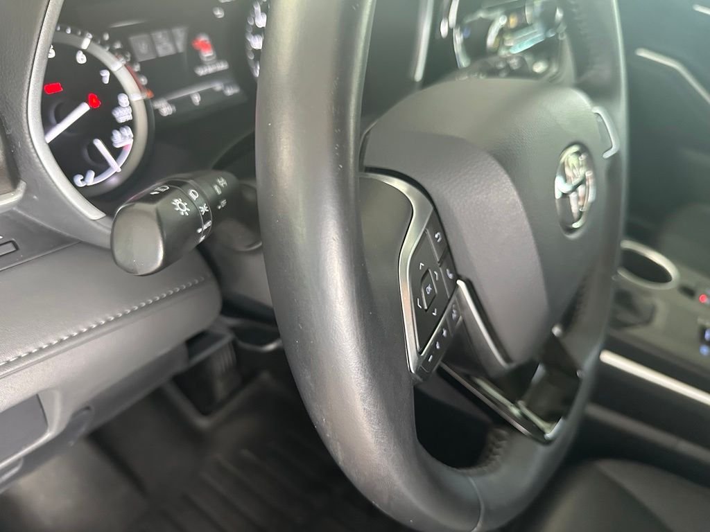 Used 2020  Toyota XLE image 19