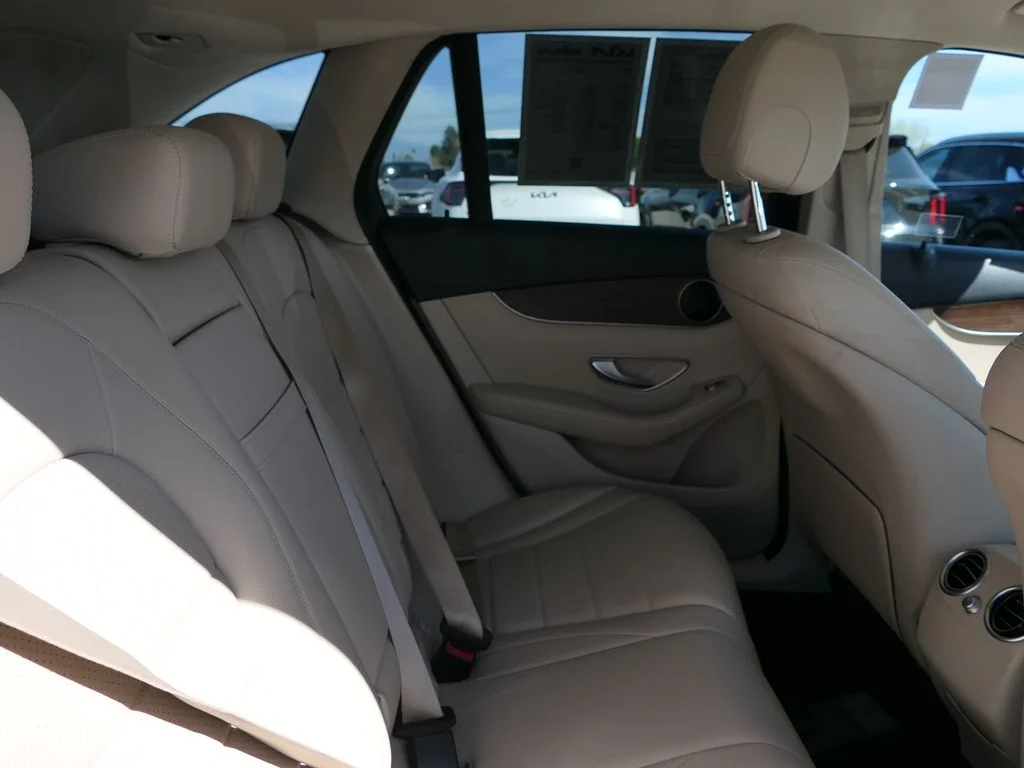 Used 2022 Polar White Mercedes-Benz GLC 300 4MATIC® image 25
