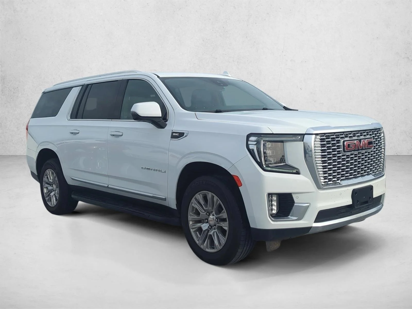 Used 2023 Summit White GMC Denali image 3