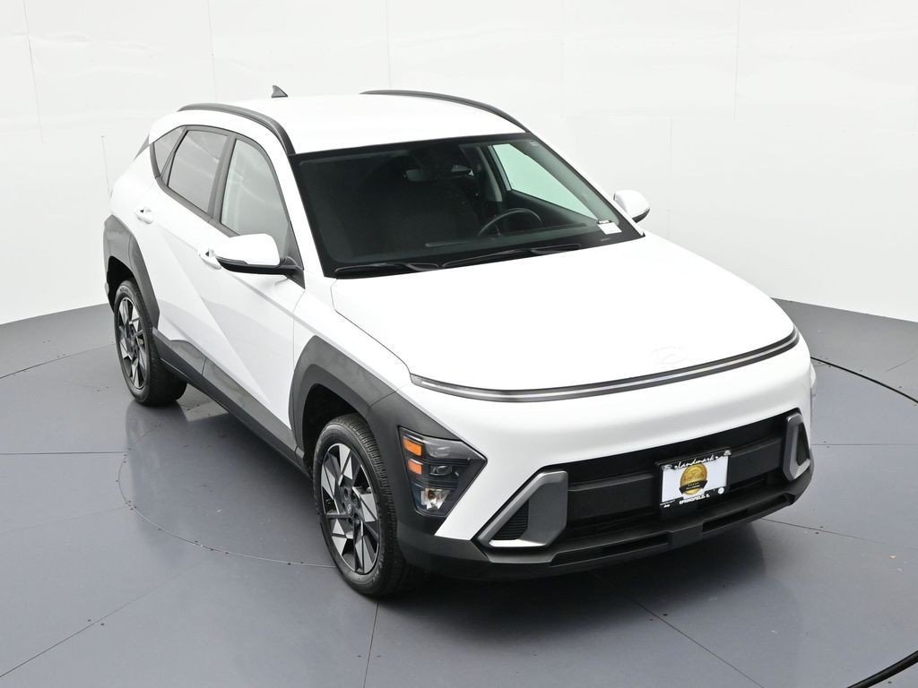 Used 2025 White Hyundai SEL AWD image 16