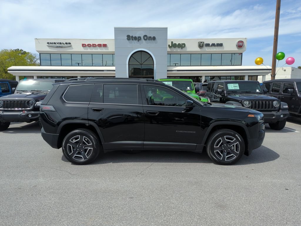 New 2026 Diamond Black Crystal Pearl-Coat Exterior Paint Jeep Limited image 4