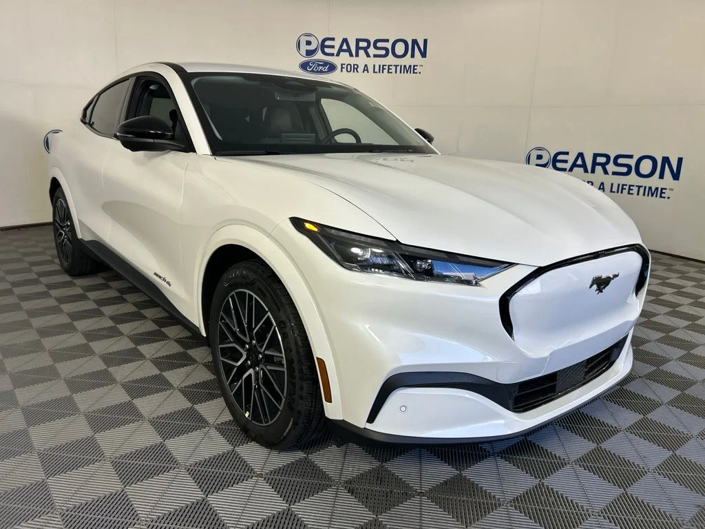 New 2026 Star White Metallic Tri-coat Ford Premium image 4