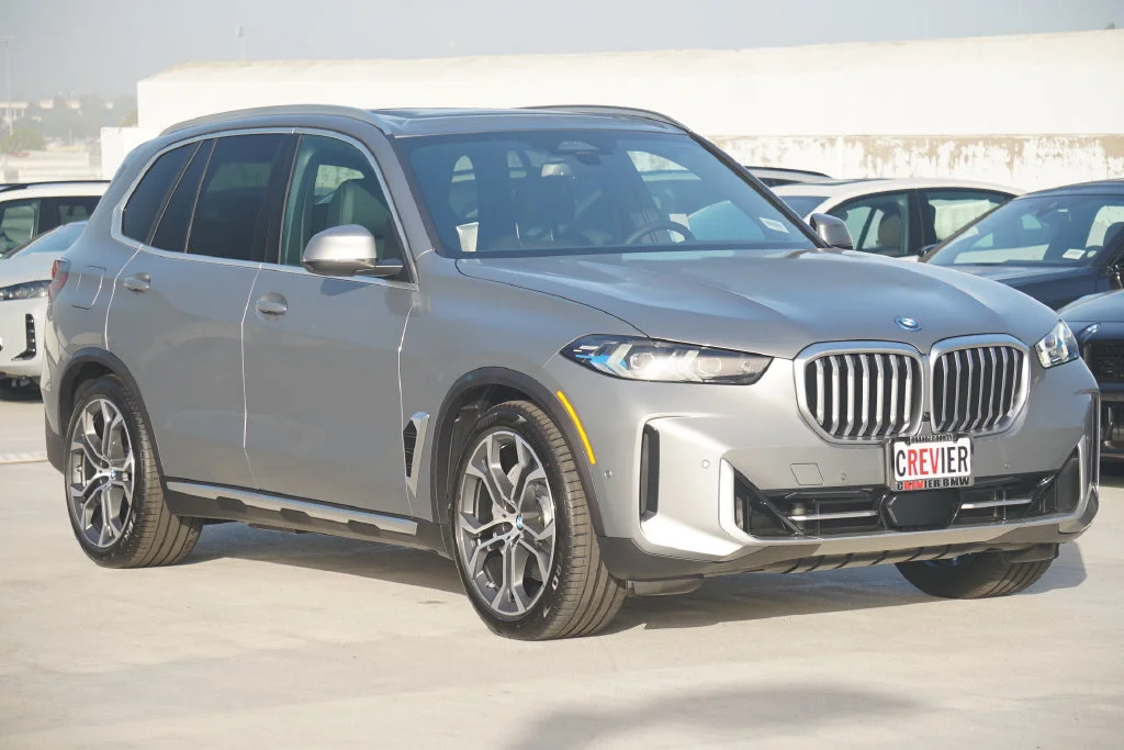 Used 2026 Gray BMW xDrive50e image 3