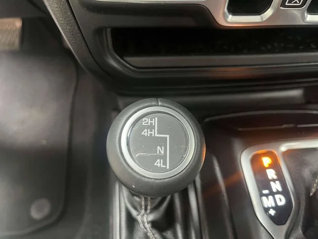 Used 2018 Silver Jeep Unlimited Sahara image 32