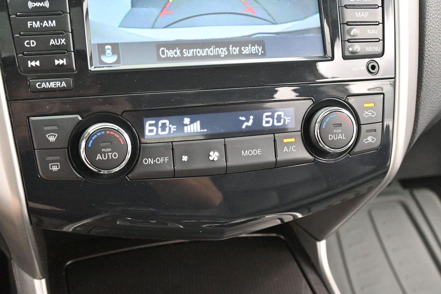 Used 2013 Pearl White Nissan 3.5 SL image 24