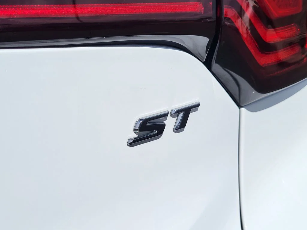 Used 2024 Summit White Buick Sport Touring image 9