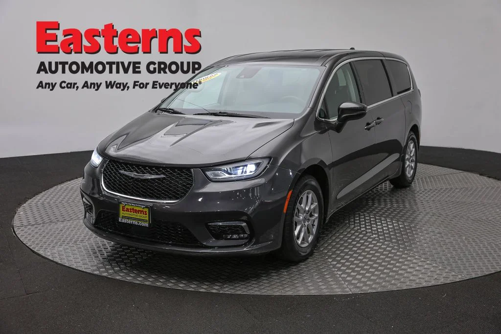 Used 2023 Gray Chrysler Touring L image 1