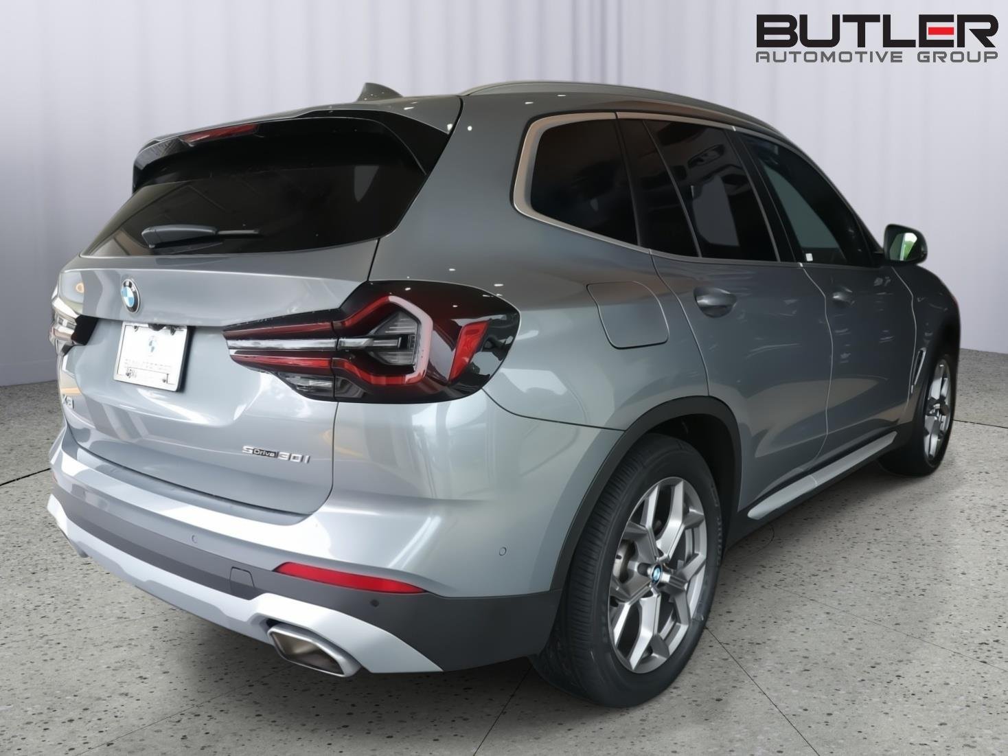 Used 2024 Skyscraper Grey Metallic BMW sDrive30i image 7