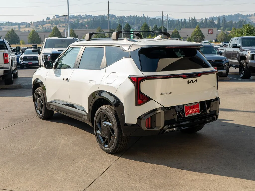 New 2027 Snow White Pearl Kia X-Line SX image 5