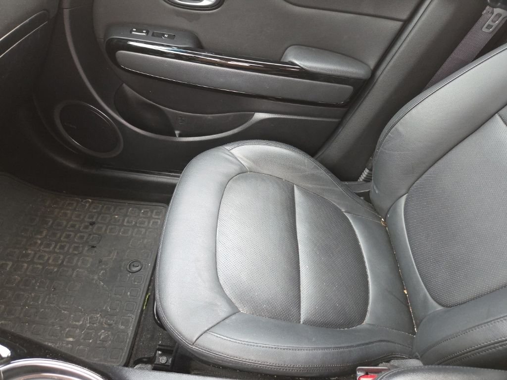 Used 2016 Inferno Red Kia Exclaim image 7
