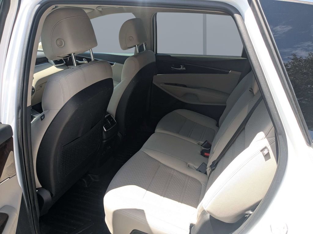Used 2017 White Kia LX image 13