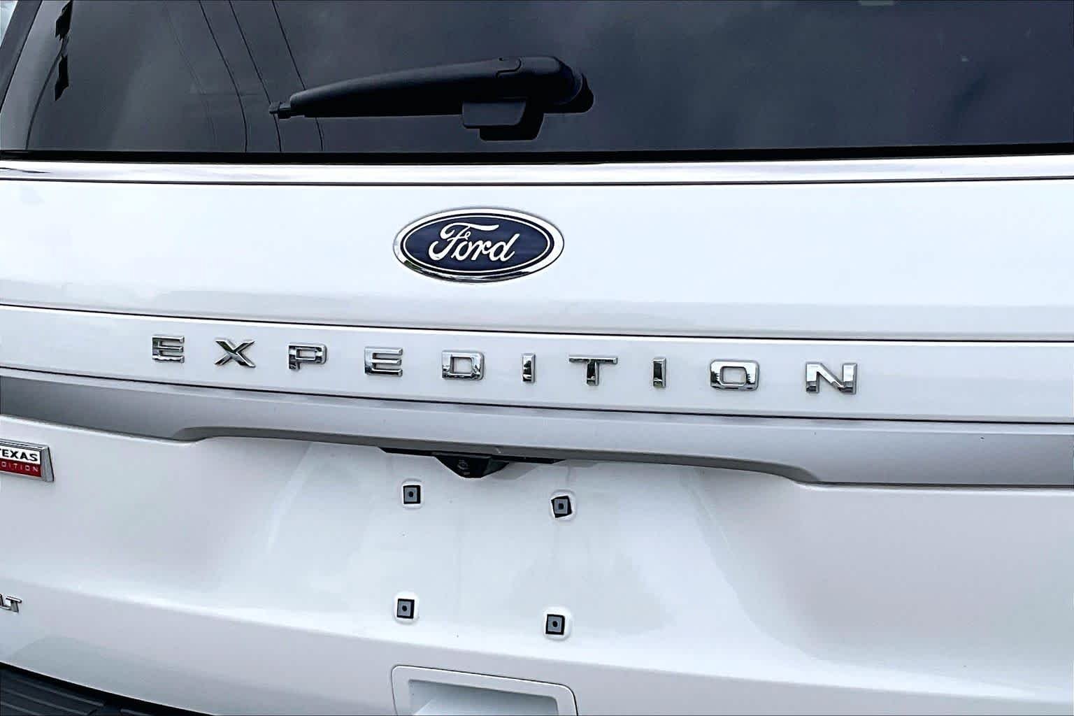 Used 2024 Star White Metallic Tri-Coat Ford XLT image 28